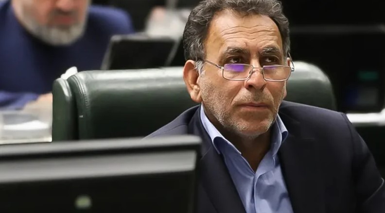 نظام باید تصمیم بگیرد تا بنگاههای اقتصادی حاکمیتی یا به دولت یا به بخش خصوصی واگذار شوند