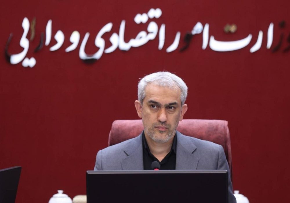 تذکر وزیر اقتصاد به رئیس کل بیمه مرکزی