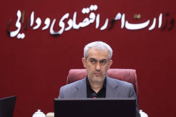 تذکر وزیر اقتصاد به رئیس کل بیمه مرکزی